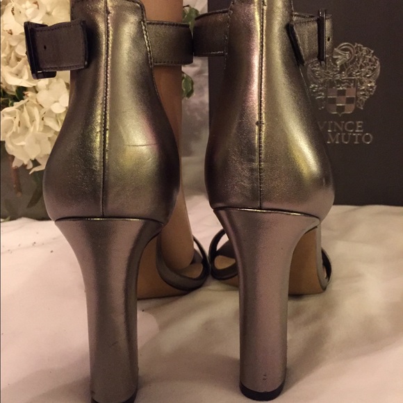 VINCE CAMUTO STRAPPY DRESS HEEL SANDALS - Picture 4 of 11